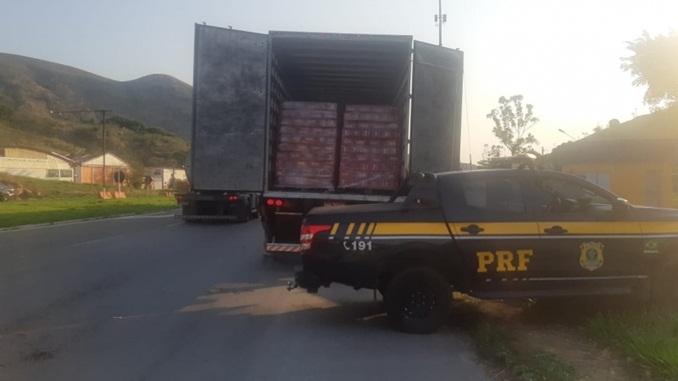 PRF apreende carga de cerveja avaliada em mais de R$ 162 mil em Leopoldina