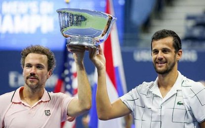 Tenista mineiro ganha torneio de duplas nos Estados Unidos