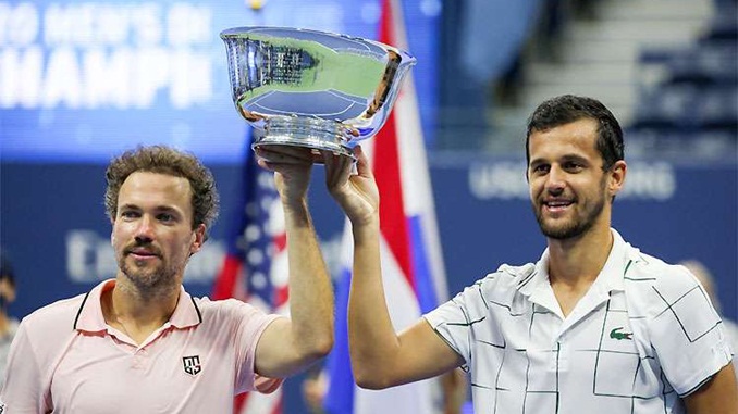 Tenista mineiro ganha torneio de duplas nos Estados Unidos