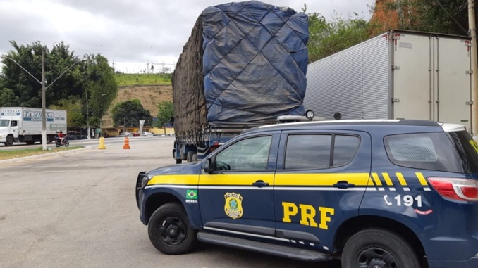 Carga de carvão vegetal é apreendida em Teófilo Otoni