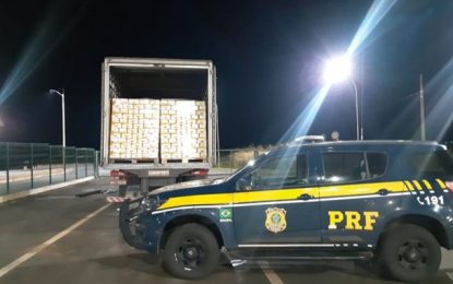 PRF apreende mais de 80 mil latas de cerveja em Uberaba (MG)