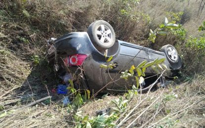 Bombeiros resgatam vítima de acidente automobilístico na estrada dos Moinhos, em São João Del-Rei