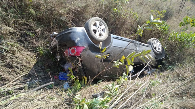 Bombeiros resgatam vítima de acidente automobilístico na estrada dos Moinhos, em São João Del-Rei