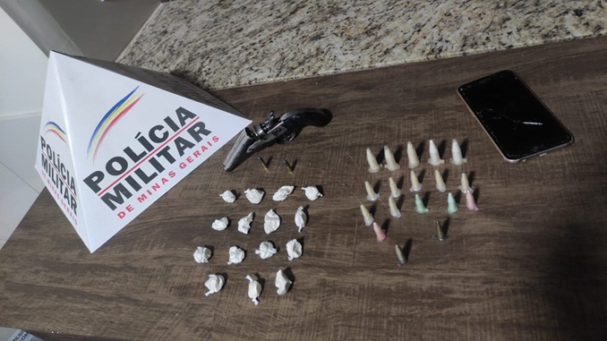 Jovens são presos por tráfico após perseguição na BR-040, em Barbacena