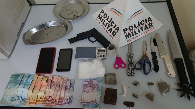 Jovem é preso e menor apreendido suspeitos de tráfico de drogas, em Barbacena Barbacena