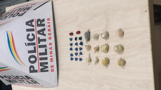 Polícia Militar apreende drogas em Santa Cruz de Minas