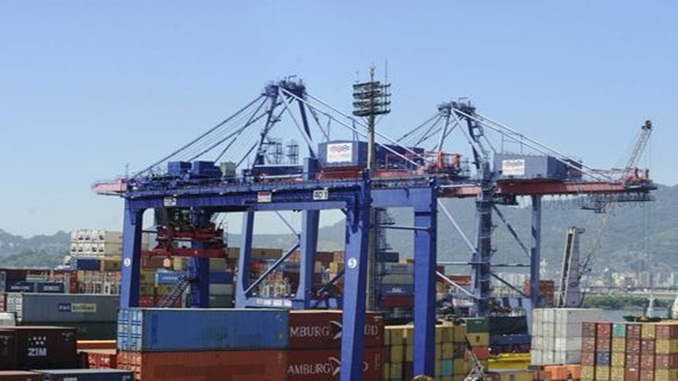 Maior volume e dólar alto sustentam faturamento recorde de exportações este ano