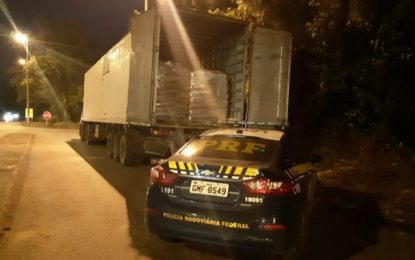 Polícia Rodoviária Federal apreende carga de 25 mil quilos de leite em pó em Maripá de Minas