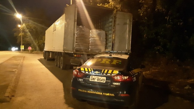 Polícia Rodoviária Federal apreende carga de 25 mil quilos de leite em pó em Maripá de Minas