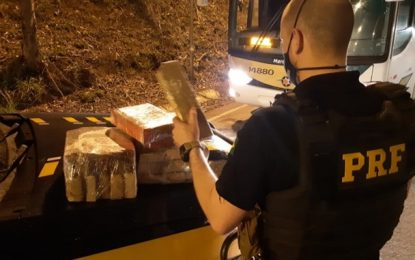 PRF prende passageiro de ônibus transportando 21kg de maconha, em João Monlevade (MG)