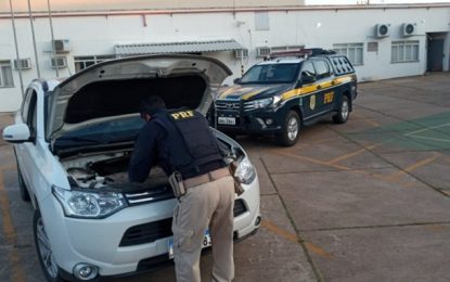 Carro de luxo clonado é apreendido em Três Corações pela PRF
