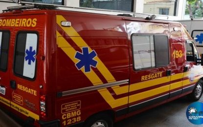 Por telefone, Bombeiros orientam salvamento de criança que se afogou em piscina, em Barbacena