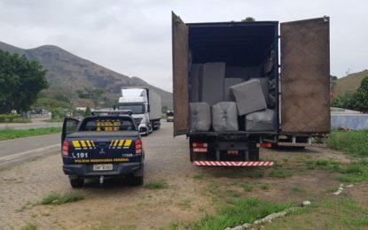 Cinquenta móveis sem nota fiscal são apreendidos pela PRF em Leopoldina