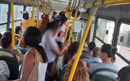 Lotação no transporte público de Barbacena desafia quem foge da Covid-19