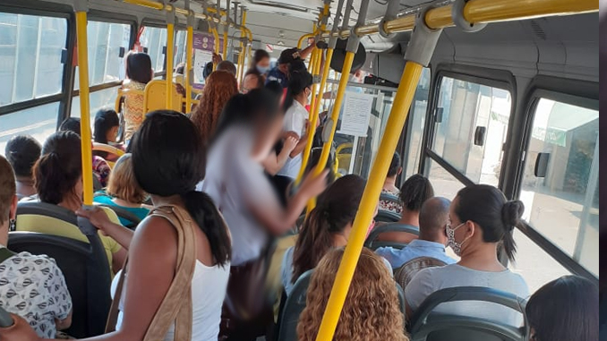 Lotação no transporte público de Barbacena desafia quem foge da Covid-19