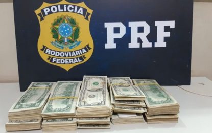 PRF apreende mais de 100 mil dólares com idoso, em Leopoldina