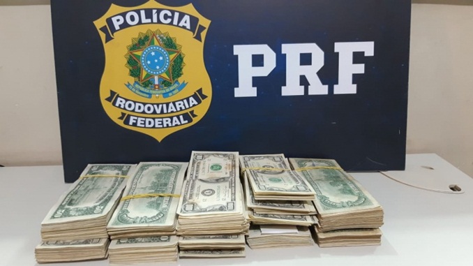 PRF apreende mais de 100 mil dólares com idoso, em Leopoldina