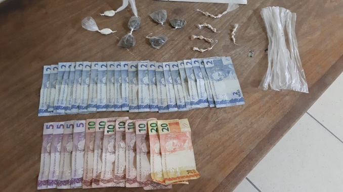 Homem é preso por tráfico de drogas no Bairro Santa Maria, em Barbacena