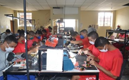 Minas Gerais tem quinta melhor taxa de presos trabalhando no país