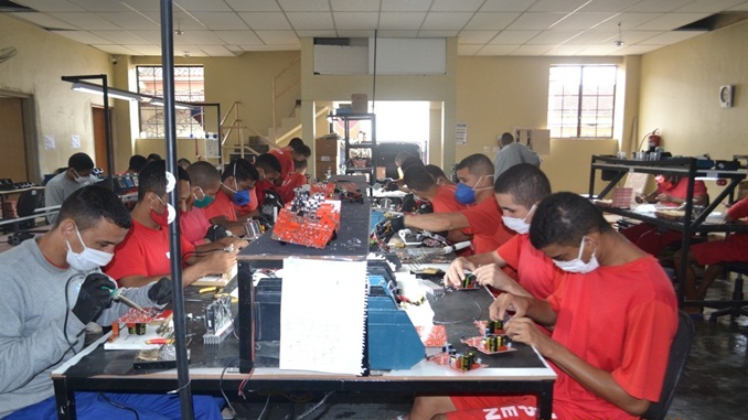 Minas Gerais tem quinta melhor taxa de presos trabalhando no país