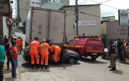 Quatro veículos se envolvem em acidente no bairro Manoel de Paula, em Conselheiro Lafaiete