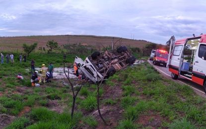 Dois homens ficam feridos em acidente na MGC-383 próximo de Lagoa Dourada