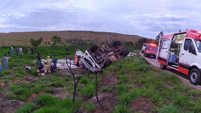 Dois homens ficam feridos em acidente na MGC-383 próximo de Lagoa Dourada