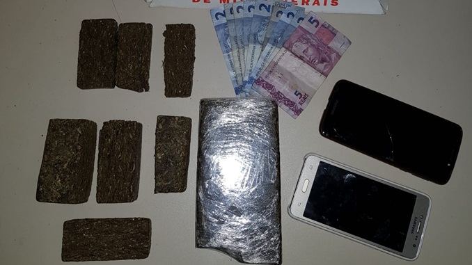 Mulher é presa e menor apreendido por tráfico de drogas, em Barbacena