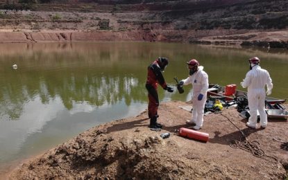 Bombeiros utilizam equipamento moderno de mergulho pra recuperar vítima de afogamento