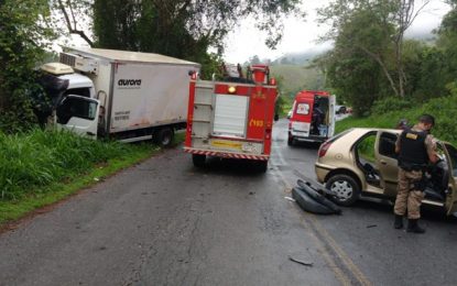 Casal de idosos fica gravemente ferido em acidente na serra de Desterro do Melo