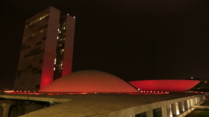 Presidente do Congresso Nacional pede investigação sobre incêndio em Amapá