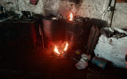 Bombeiros combatem princípio de incêndio em depósito de recicláveis em São João Del-Rei