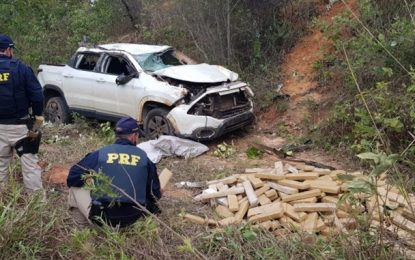 Após fuga e acidente, PRF apreende 320 kg de maconha em Bom Despacho(MG)