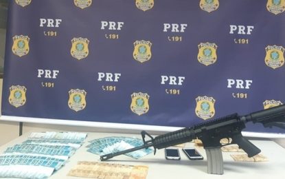 PRF/MG apreende fuzil calibre 5,56mm e grande quantidade em dinheiro