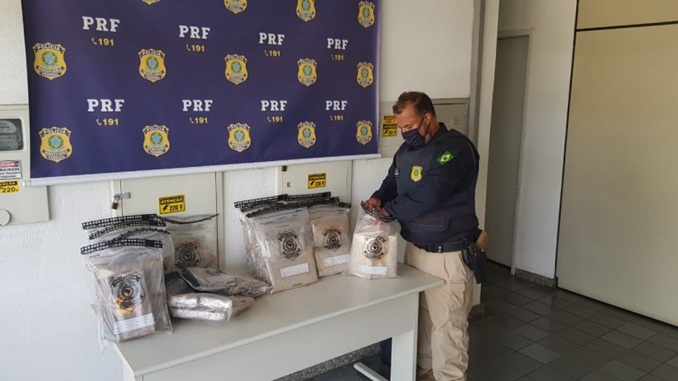 PRF em Betim/MG apreende cloridrato de cocaína e skunk avaliados em mais de R$ 2,5 milhões