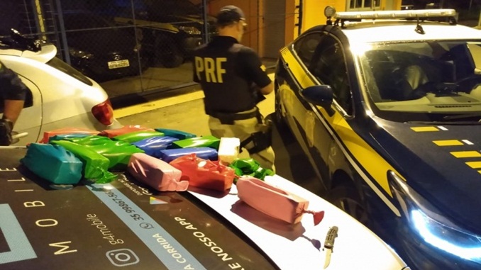 PRF prende casal transportando mais de R$ 2 milhões em pasta base de cocaína em Pouso Alto (MG)