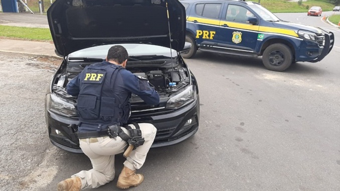 Veículo furtado no Rio de Janeiro é recuperado pela PRF em Poços de Caldas/MG