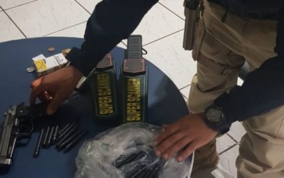 PRF detém assaltante de carga e recupera veículo roubado, em Betim (MG)