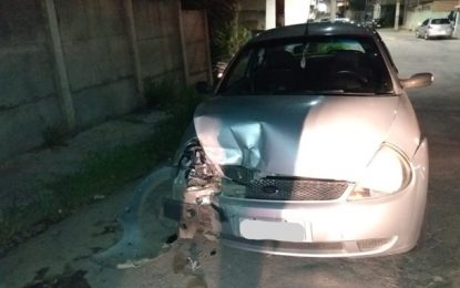 Idoso perde controle direcional do veículo e causa acidente no bairro Diniz em Barbacena