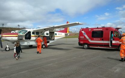 Bombeiros faz transferência de paciente idoso de Barbacena para a cidade de Passos no sul de Minas
