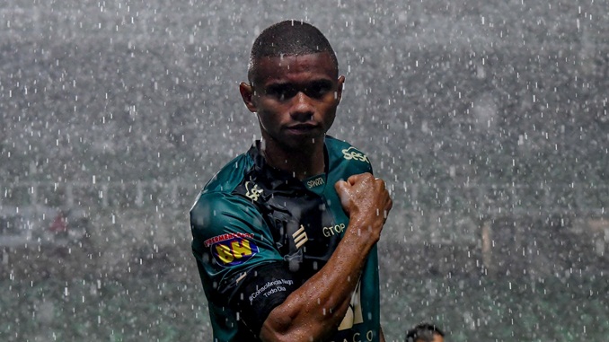 América vence nos pênaltis e avança para as semifinais da Copa do Brasil