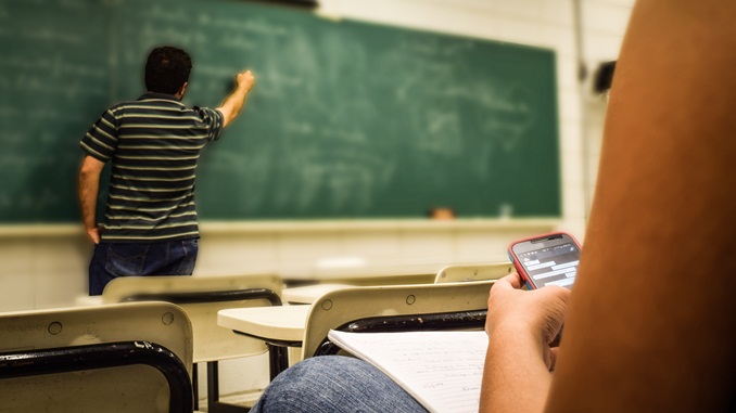 Minas Gerais entrega Currículo Referência para melhorias no Ensino Médio do estado