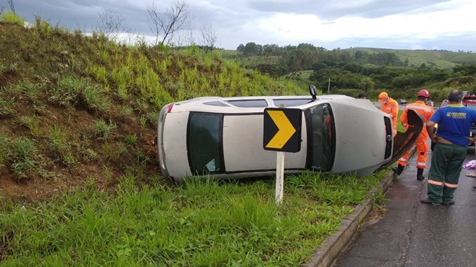 Colisão entre veículos na BR-265
