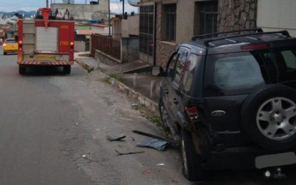 Motorista sofre acidente e fica ferido ao conduzir veículo usando o celular, em Barbacena