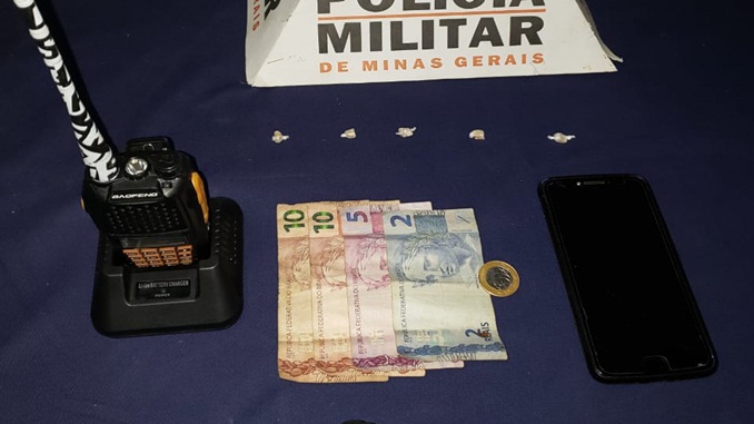Menor é apreendido por tráfico de drogas, em Barbacena