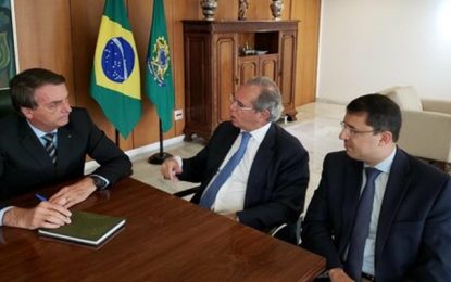 Brasil terá vacina contra Covid-19 de graça e não obrigatória, diz Bolsonaro