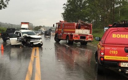 Colisão entre veículos deixa seis feridos na BR-040