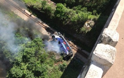 Sobe para 14 o número de mortes em acidente com ônibus de turismo na BR-381, em João Monlevade