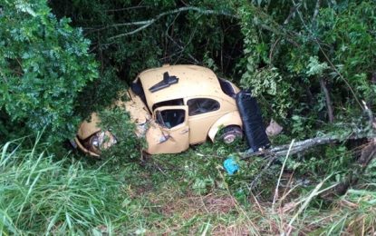 Casal fica ferido em acidente na MG-135 Rodovia que liga Barbacena a Antônio Carlos