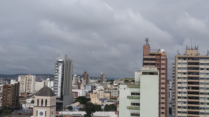 Chuvas de forte intensidade acompanhadas de ventos podem atingir regiões Centro-Sul e Oeste mineiro